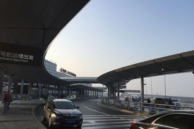 Private Transfer From Shanghai Hongqiao Railway Station to Pudong Airport