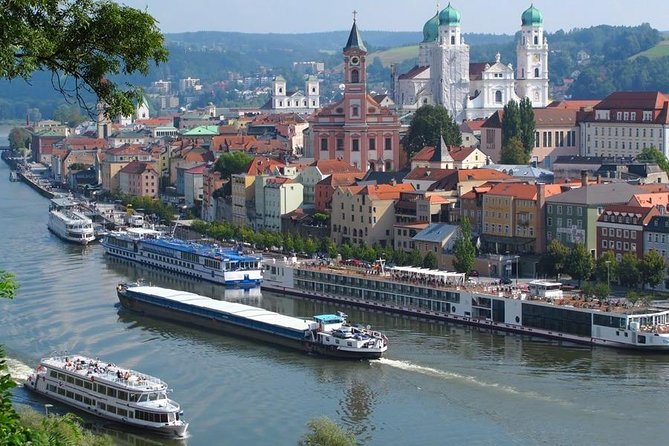 Private Transfer: Munich City to Cruise Port Passau in Luxury Van
