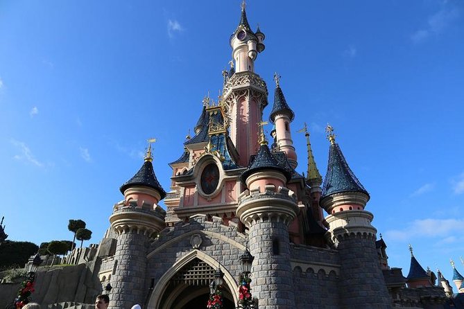 Private Transfer – Private Driver Between Disneyland Paris and Orly Airport