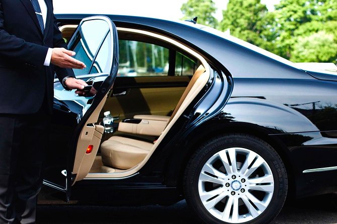 Private Transfer:- Waterloo OR Toronto Pearson Airport Black Car Service - Features of Black Car Service