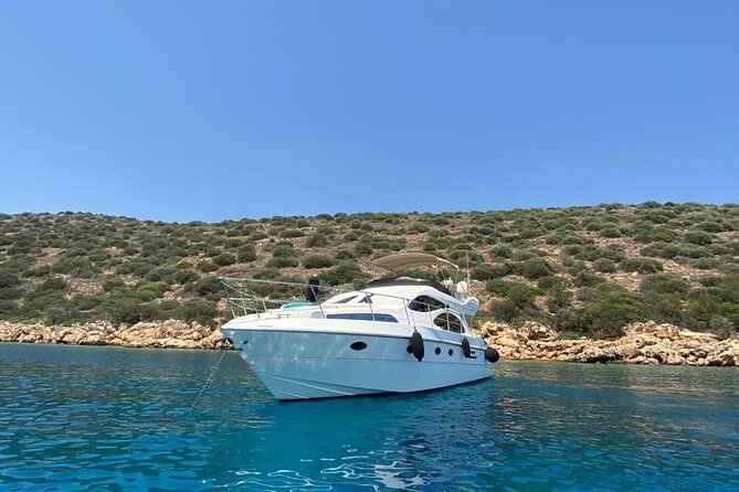 Private VIP Motoryacht Charter in Bodrum For 6 Hours With Lunch