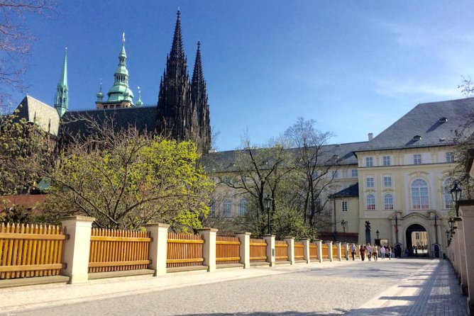 Private Walking Tour in Prague: Prague Castle Exterior With Little Quarter and Old Town With Jewish