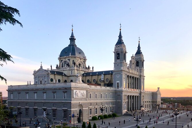 Private Walking Tour to Royal Palace and Old Town of Madrid
