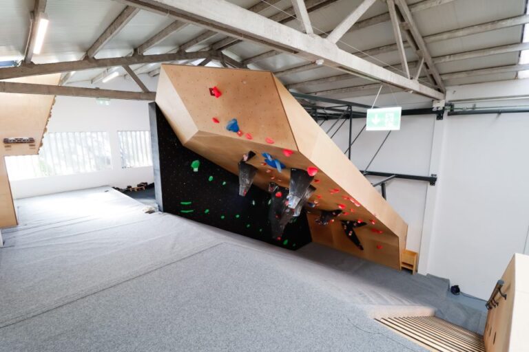 Proa Climbing Center: Indoor Climbing Gym Experience