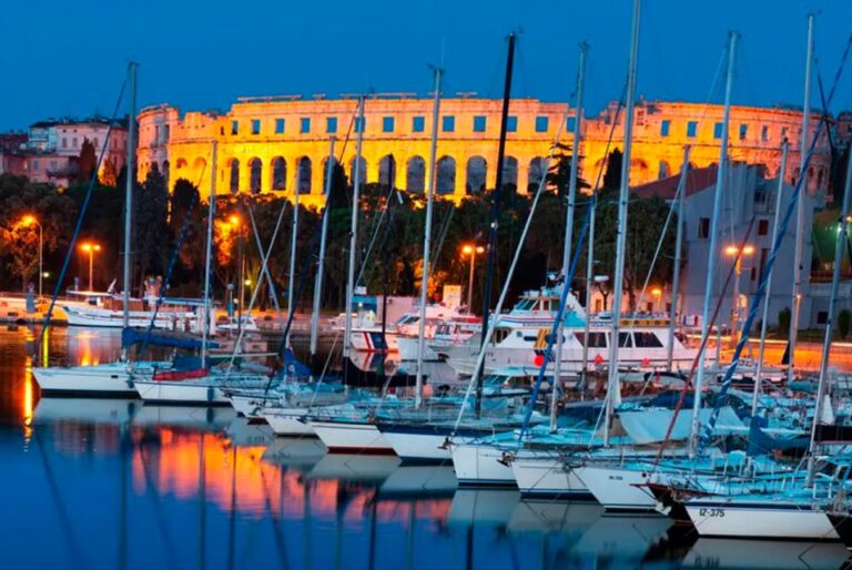 Pula: Harbor Cruise With Unlimited Drinks