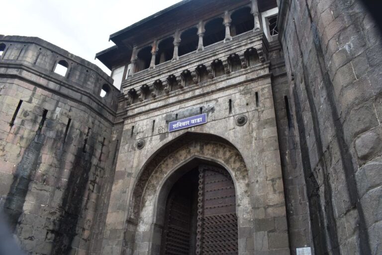 Pune: Private Walking Tour & Food Tasting With a Local