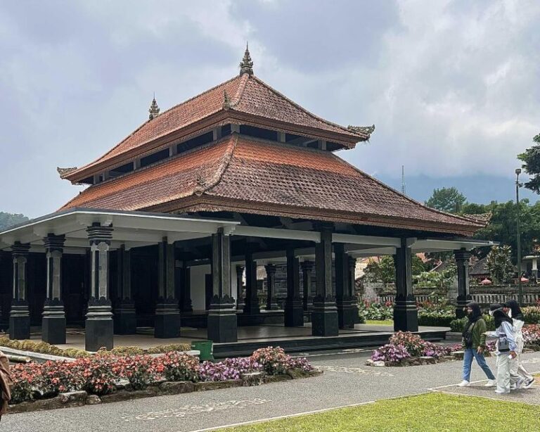 Pura Ulun Danu Beratan Temple Complex: A Bali Walking Tour