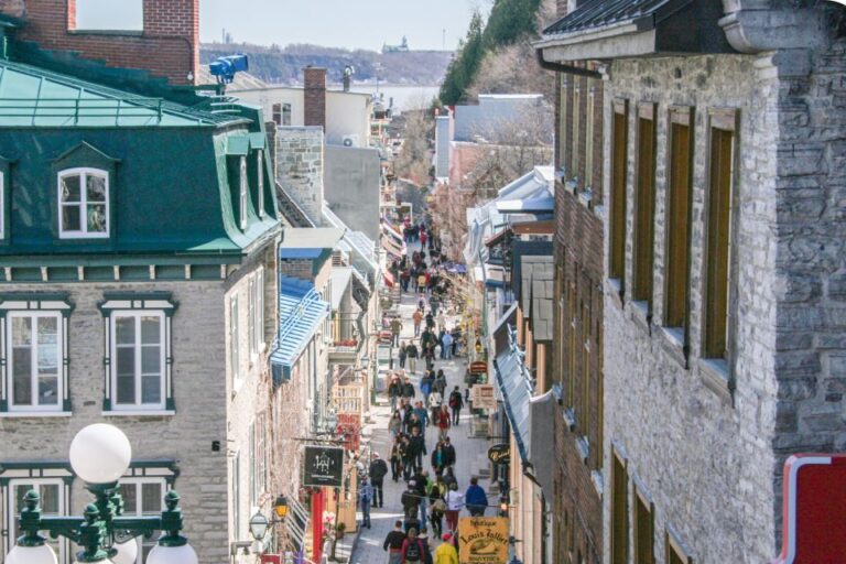 Quebec City: City Exploration Game and Tour