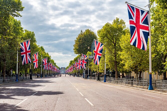 Queen Elizabeth II Private Walking Tour of London