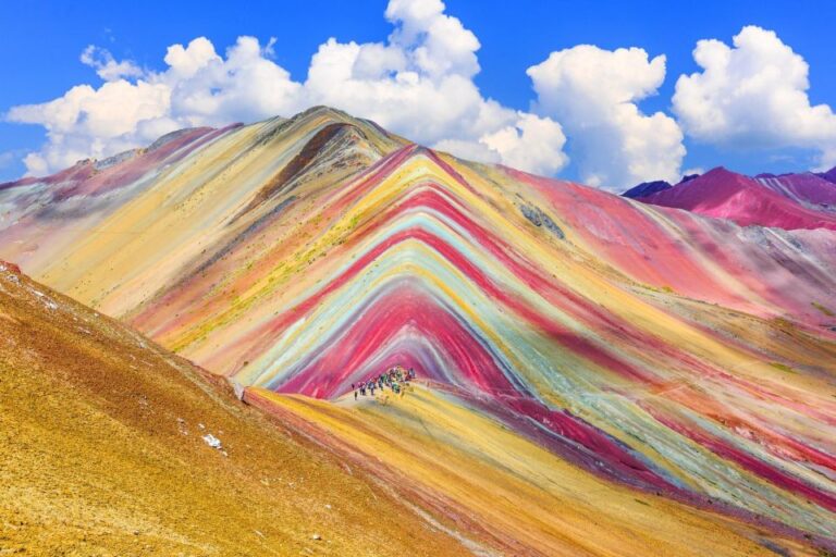 Rainbow Mountains – Montaña De 7 Colores