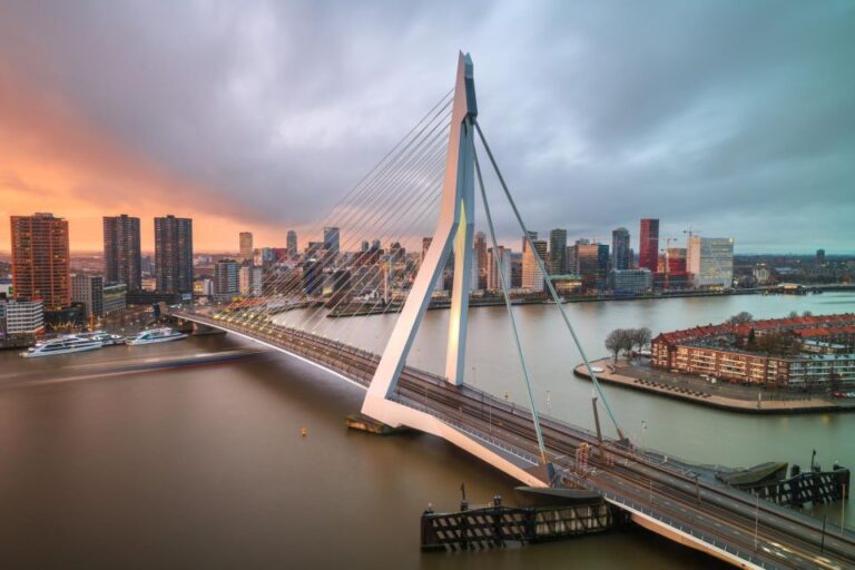 Rotterdam: Private Exclusive History Tour With Local Expert