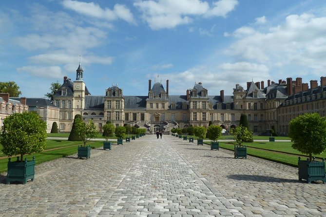 1 round transfer to fontainebleau and vaux le vicomte from paris Round Transfer to Fontainebleau and Vaux Le Vicomte From Paris