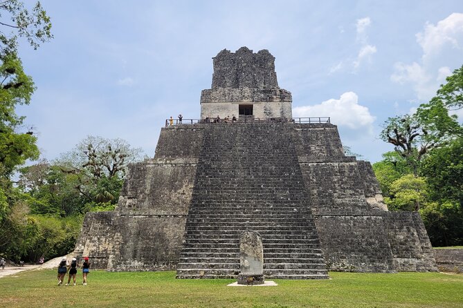 Round-Trip Exclusive Transfer to Tikal From Flores