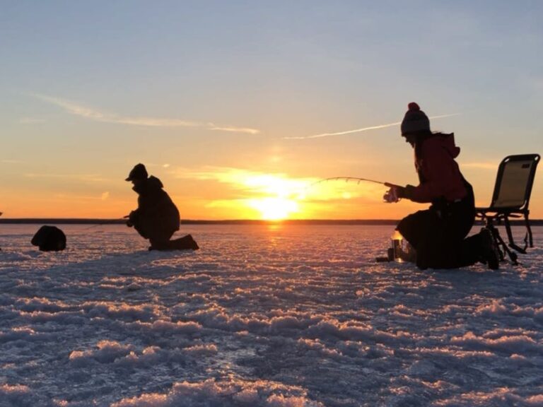Rovaniemi: Ice Fishing Small Group Tour & Barbeque