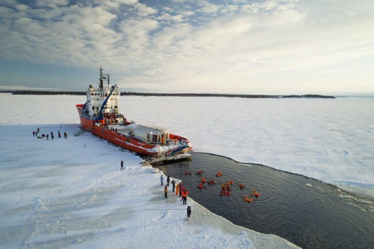 Rovaniemi: Icebreaker Cruise With Lunch and Ice Floating
