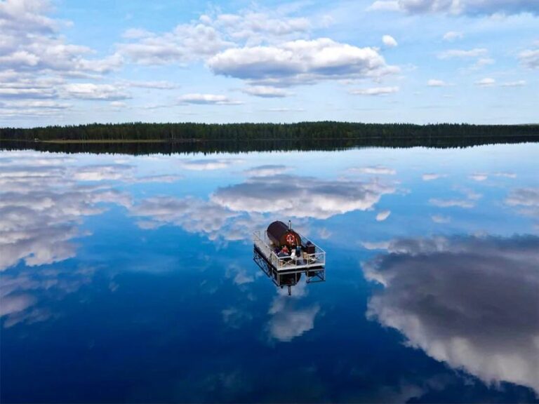 Rovaniemi: Sauna Boat Scenic Lake Cruise