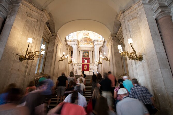 Royal Palace of Madrid Guided Tour and Flamenco Show With Tapas