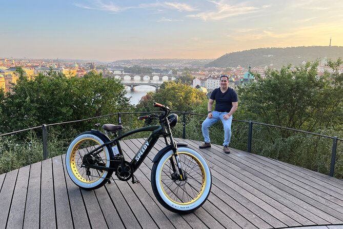 Royal Tour of Prague on a Retro E-Bike With a Live Guide