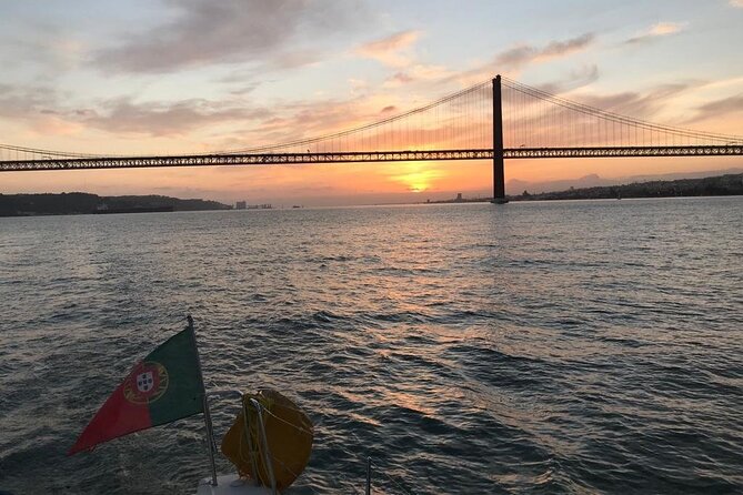 Sailboat Sunset Group Tour in Lisbon With Welcome Drink