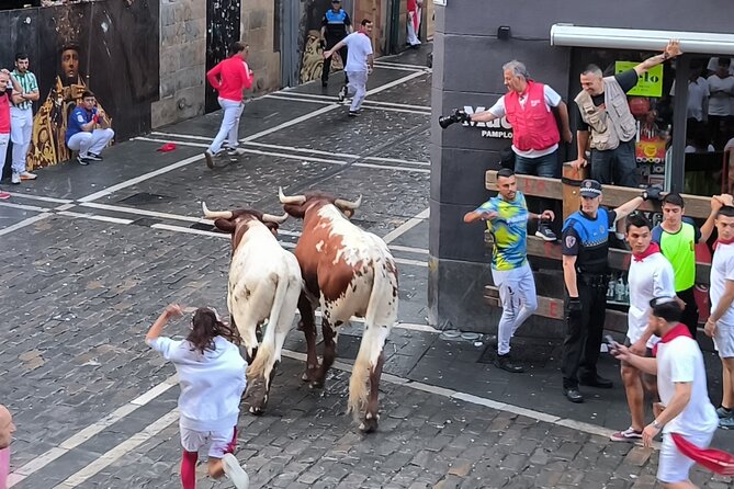 San Fermín With Balcony and Buffet Breakfast on Estafeta Street. - Reviews and Ratings Analysis