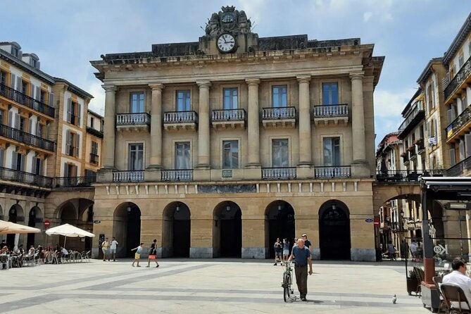 San Sebastián City and Pintxos Tour From Pamplona