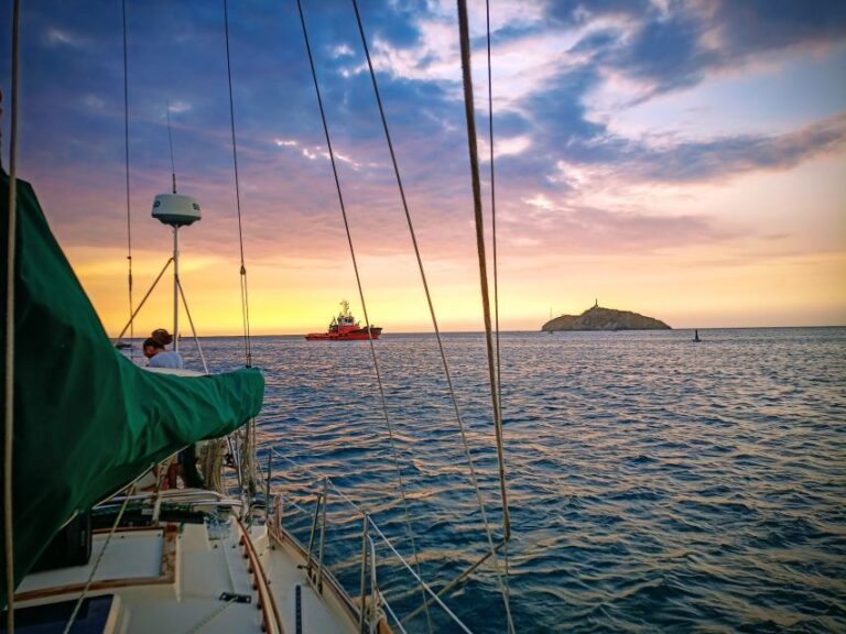 Santa Marta: Sunset Cruise Around the Bay