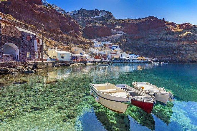 Santorini Small-Group Sunset Cruise: Dinner, Drinks, and Wi-Fi