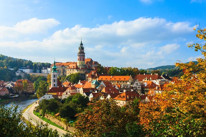 Scenic Transfer From Passau to Prague With 2-Hours Guided Tour of Cesky Krumlov