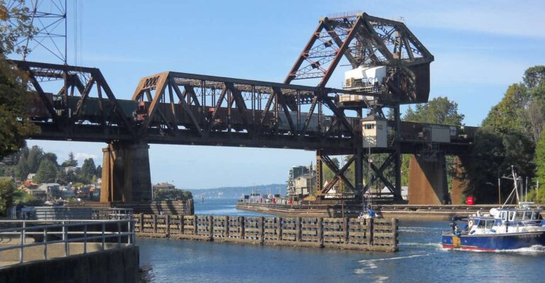 Seattle: Sightseeing Bus Tour With the Ballard Locks
