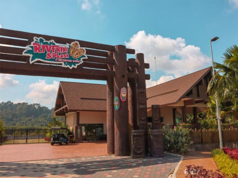 Selangor: Amverton Cove Water Theme Park Admission Ticket