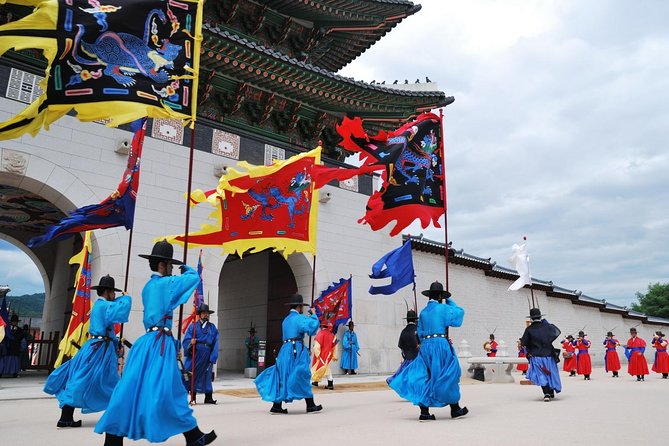Seoul City Sightseeing Tour Including Gyeongbokgung Palace, N Seoul Tower, and Namsangol Hanok Villa