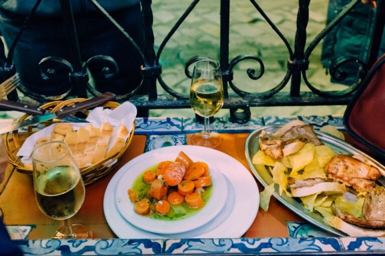 Seville: Tapas Tour Across the River in Triana