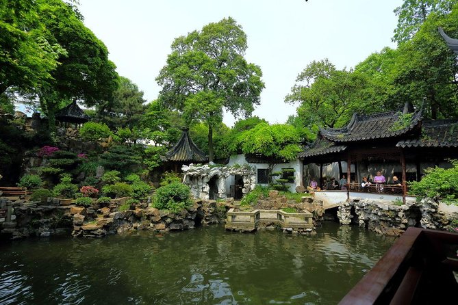 Shanghai Half Day Bus Tour: Yu Garden, Bund, Nanjing Road, Confucius Temple