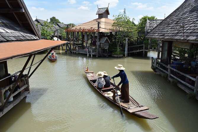 Shared Guided Tour in Pattaya Floating Market and City