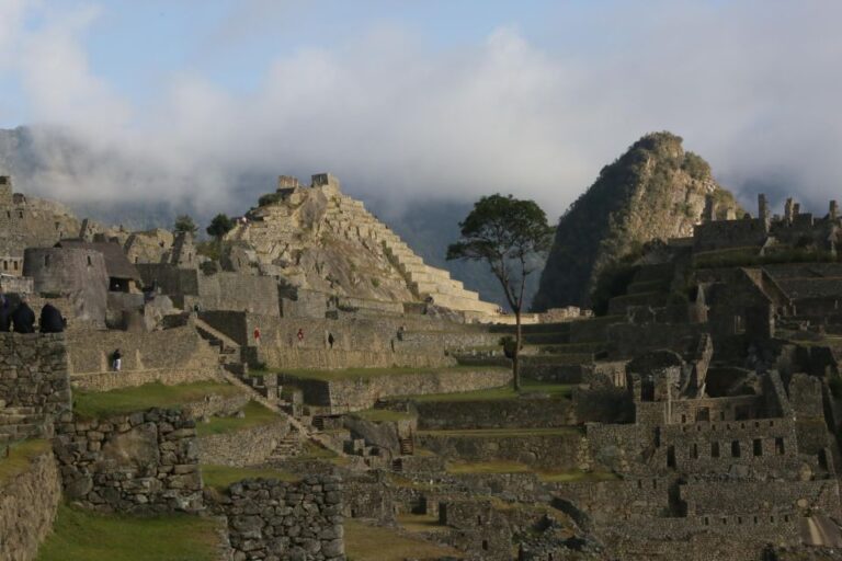 Short Inca Trail Trek to MachuPicchu – Premium Tour