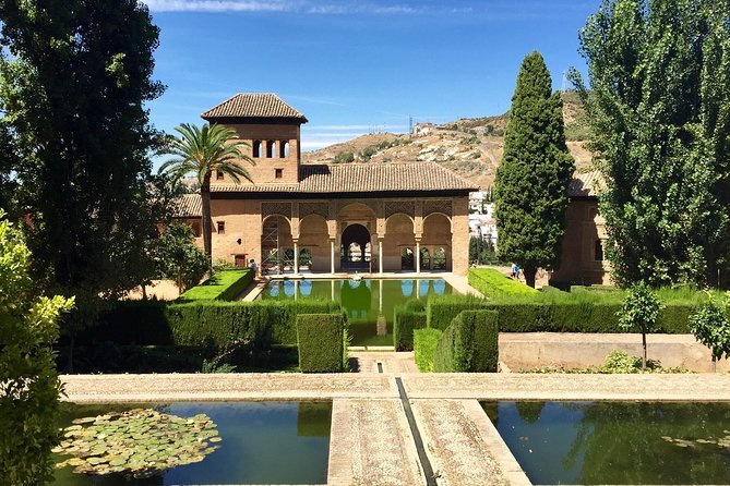 Skip-The-Line: Alhambra & Nasrid Palaces Guided Tour