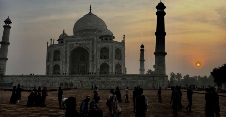 Skip-The-Line: Guided Tour of Taj Mahal With Mausoleum