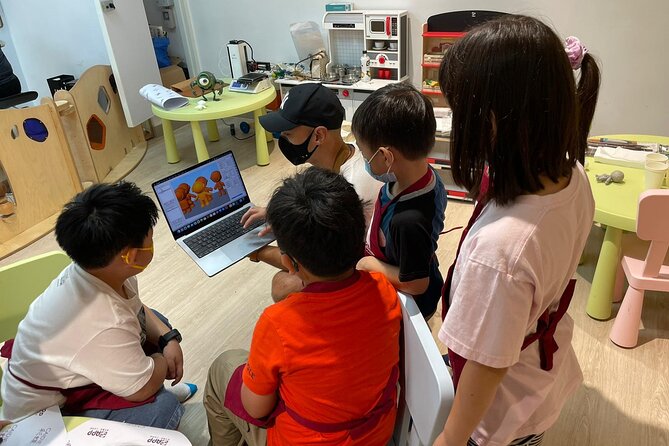 Small-Group Innovative Digital Art Workshop in Sheung Wan