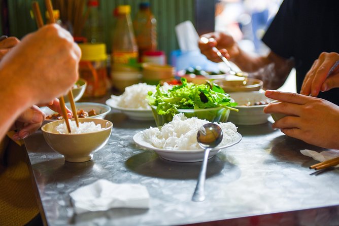 Small-Group Street Food Cyclo Tour of Hanoi Old Quarter