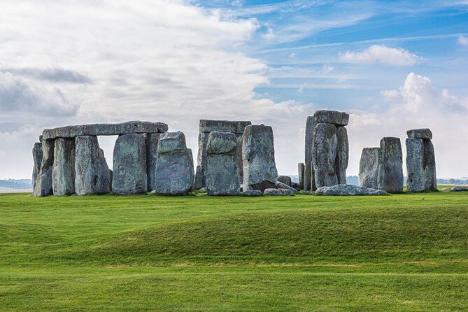 Southampton to London via Attraction of Your Choice (Stonehenge, Windsor Etc)