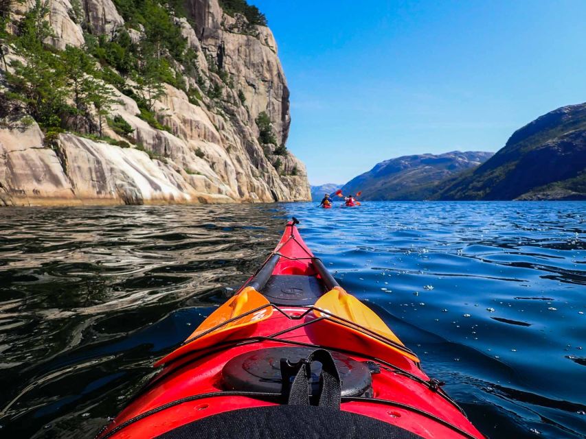 Stavanger: Guided Kayaking in Lysefjord