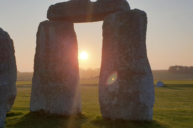 Stonehenge Private Transfer and Guiding Service With Wi-Fi  – London