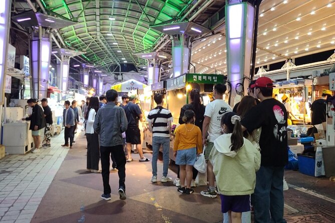 Sumokwon Park / Dongmun Night Market Experience