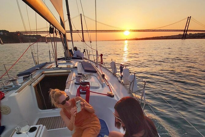 Sunset or Afternoon Boat Tour -Sailing by the Monuments With Wine