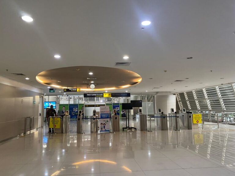 Surabaya & Malang: Private Hotel or Airport Transfer
