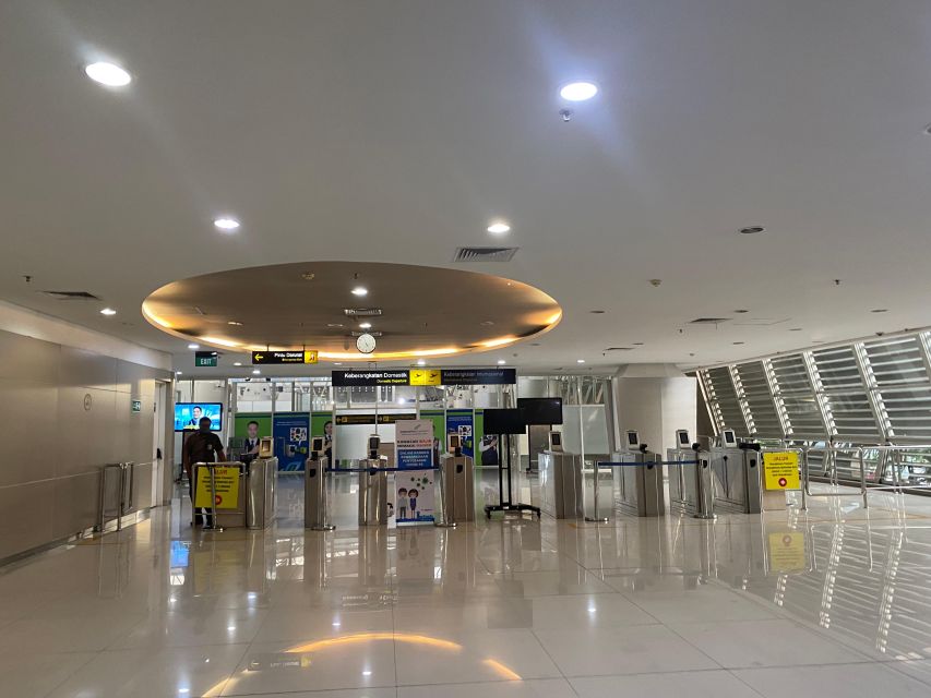 1 surabaya malang private hotel or airport transfer Surabaya & Malang: Private Hotel or Airport Transfer