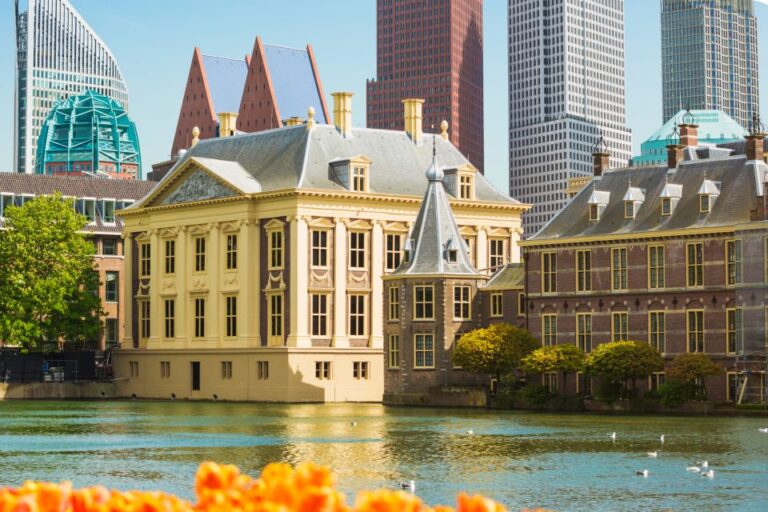 The Hague: City Exploration Game and Tour