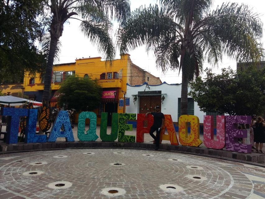 Tlaquepaque Magic Town: Artisans, Traditions, Architecture