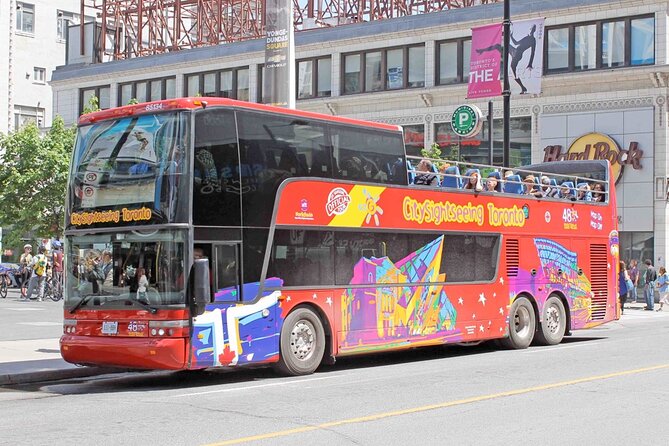 Toronto: 2 Walking Tours & Hop-on Hop-off Bus Tour