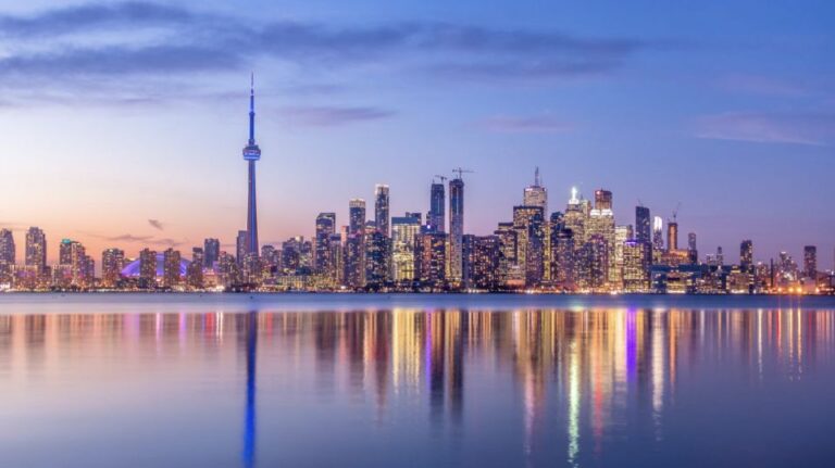 Toronto: Small Group Night Tour With Harbour Boat Cruise